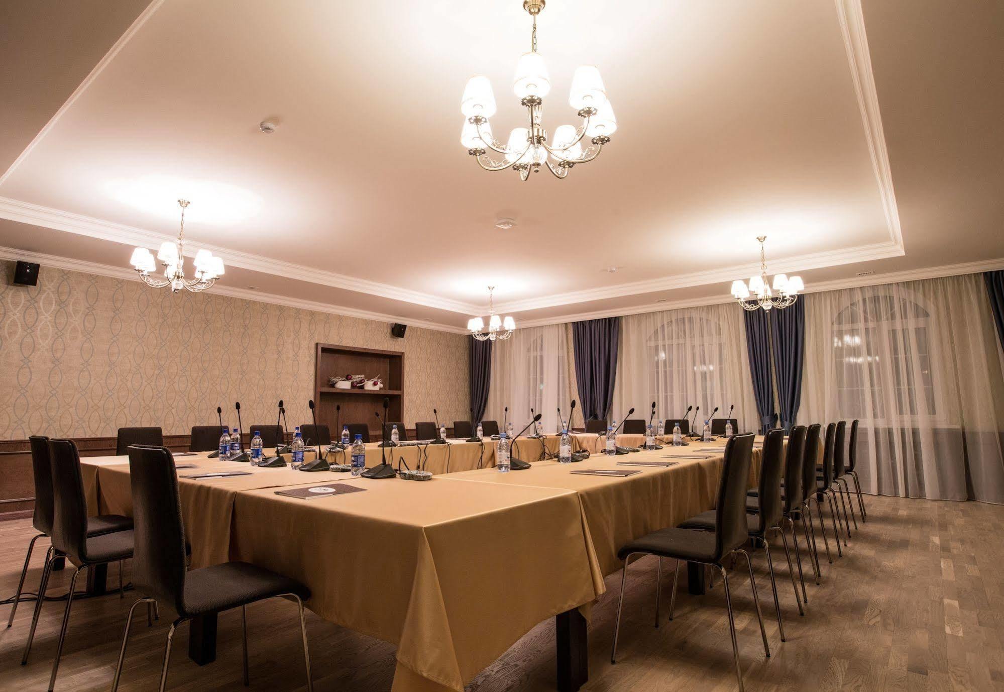 Hotel Monaco Astana Buitenkant foto